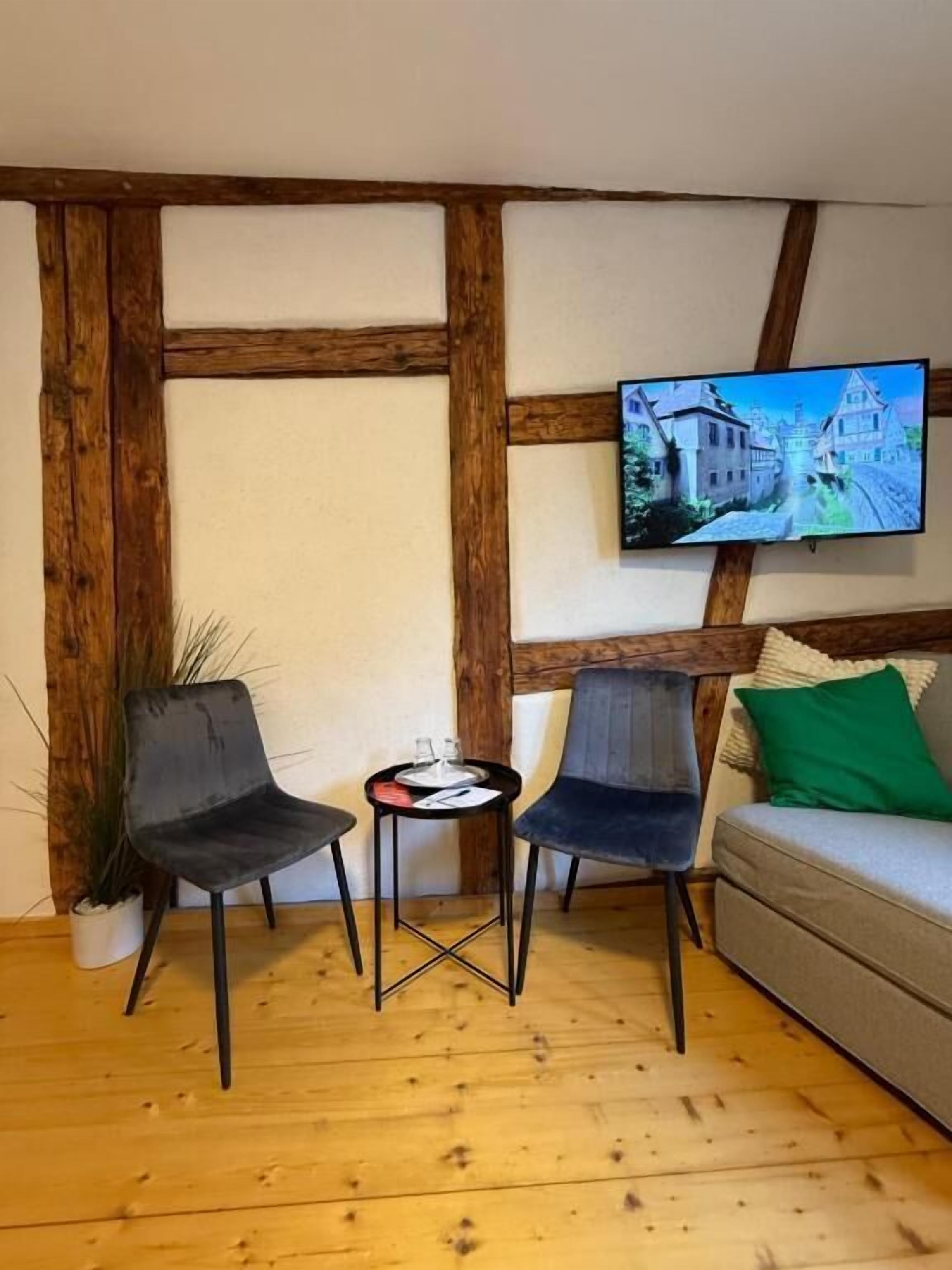 Classic-Zimmer | Wohnbereich | Flachbildfernseher