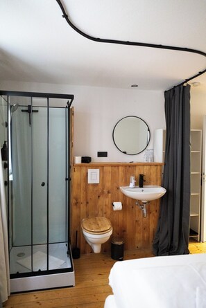 Phòng phong cách cổ điển | Phòng tắm | Máy sấy tóc, khăn tắm 