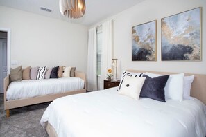 5 habitaciones, tabla de planchar con plancha, cuna de viaje y wifi 