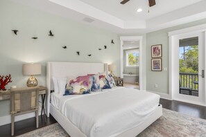 5 bedrooms, iron/ironing board, WiFi - Massive at 2,700+ SqFt, Golf Cart & 7 Bikes! 3 K Beds - A Wave from it All on 30 (Santa Rosa Beach)