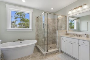 Shower - Golf Cart & Bikes! - A Wave from it All 30A (Santa Rosa Beach)