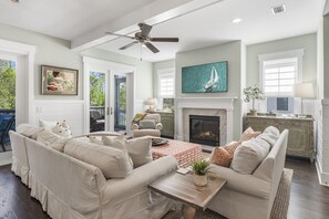 Télévision, cheminée