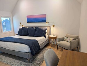 2 bedrooms, desk, iron/ironing board, WiFi - Modern 2BR Cabin near Highlands · Secluded Wooded Setting (Highlands)