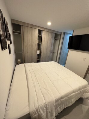 3 habitaciones, tabla de planchar con plancha, wifi y ropa de cama 