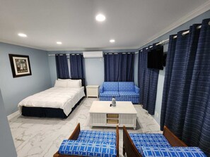 1 slaapkamer, een strijkplank/strijkijzer, wifi, beddengoed