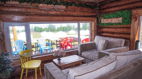 Individually decorated, individually furnished, desk, WiFi - Khun Odod Resort- Khuvsgul province. (Alag-Erdene)