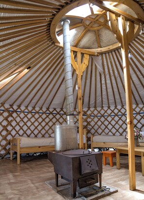 Individually decorated, individually furnished, desk, WiFi - Khun Odod Resort- Khuvsgul province. (Alag-Erdene)
