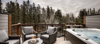 Private Hot Tub | Luxury Lodge Townhome