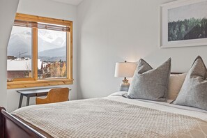 2 bedrooms, desk, iron/ironing board, travel crib - Wake Up to Three Sisters | Penthouse Condo (Canmore)