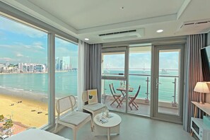 Panoramic Double Room | Select Comfort beds, individually decorated, individually furnished - El Momento Gwangan (Busan)