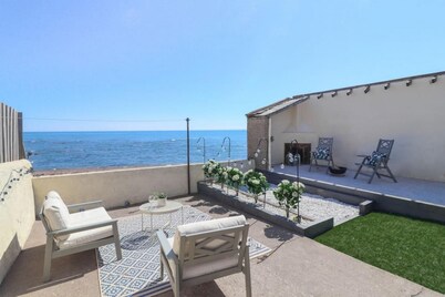 クーリー バイ ザ コースト ビーチフロント  コテージ アーブロース