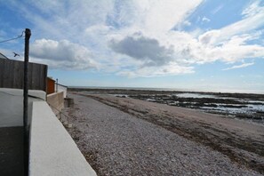 House | 3 bedrooms - Coorie By The Coast Beachfront Cottage Arbroath (Arbroath)