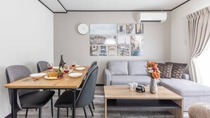 Leilighet – executive, 3 soverom, ikke-røyk, privat bad (Maisonette) | Spiseområde på rommet
