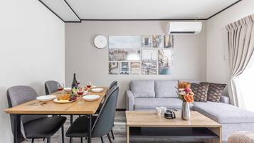 Leilighet – executive, 3 soverom, ikke-røyk, privat bad (Maisonette) | Spiseområde på rommet