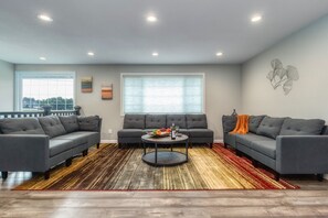 Smart-TV, Kamin, Tischfußball