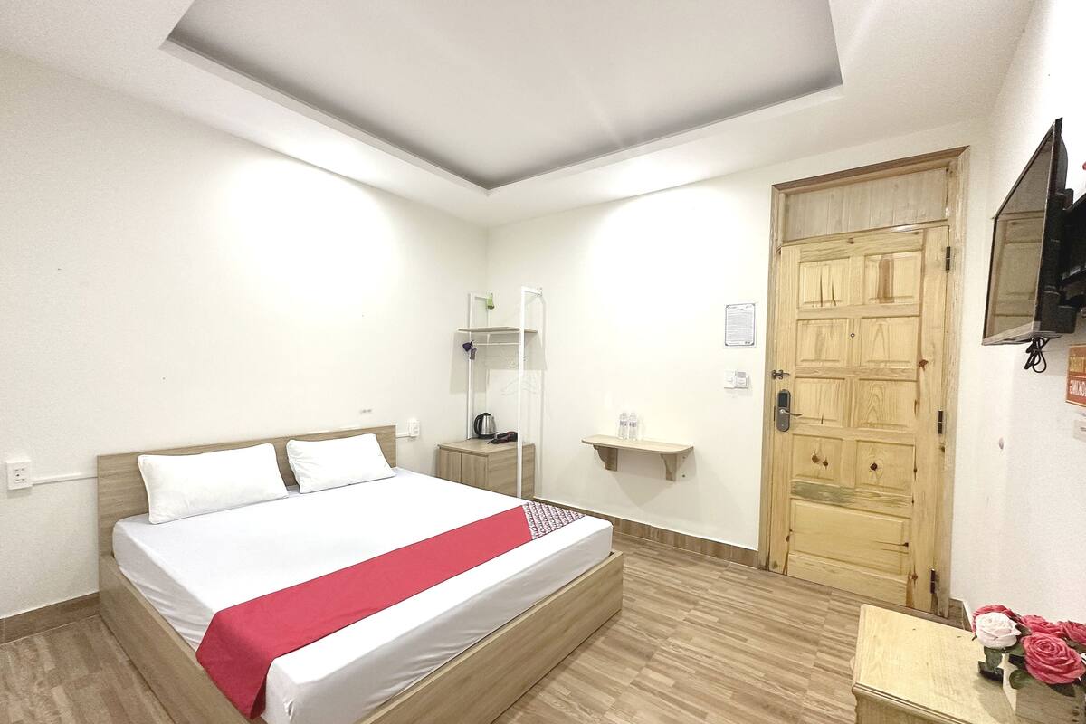 Superior Double Room | Desk, laptop workspace, blackout drapes, free WiFi