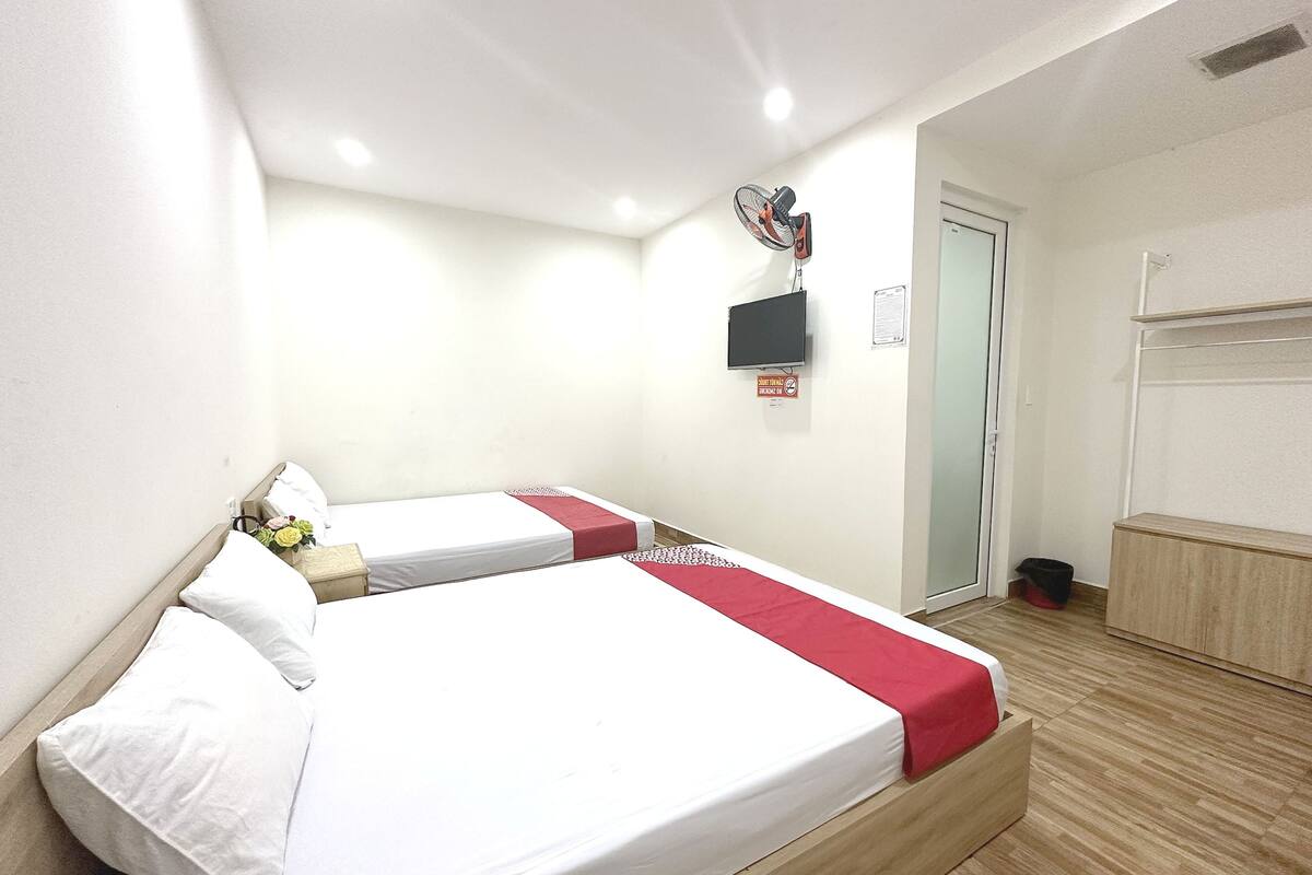 Superior Quadruple Room | Desk, laptop workspace, blackout drapes, free WiFi