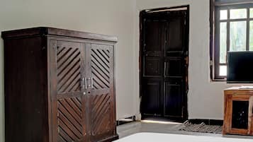 Double Room | Free WiFi, bed sheets