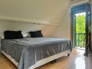 3 bedrooms, iron/ironing board, free WiFi, bed sheets