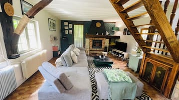 Televisie en een open haard