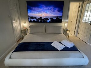 4 bedrooms, desk, iron/ironing board, WiFi - 🌟🌟No Stairs, 86” TVs, King Beds & Massage Near UGA🌟🌟 (Athens)