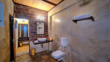 Premium Room | Bathroom | Slippers