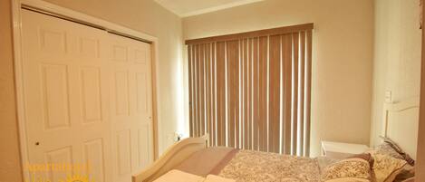 3 chambres, fer et planche à repasser, Wi-Fi, draps fournis