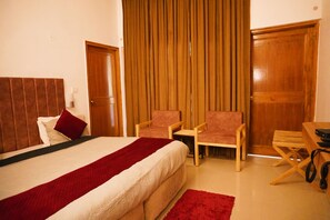 Blackout curtains, soundproofing, iron/ironing board, free WiFi