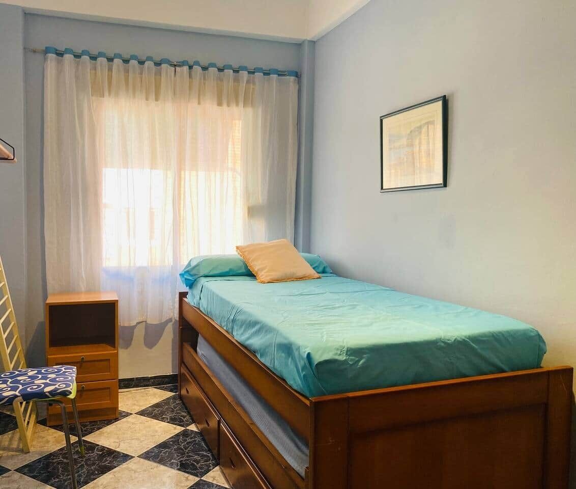 3 chambres, fer et planche à repasser, Wi-Fi, draps fournis