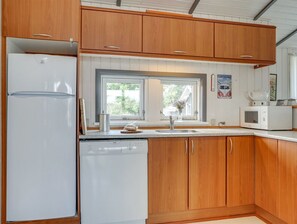 Refrigerador, microondas, horno y lavavajillas 