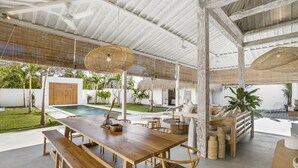 Villa – deluxe, privat basseng, bassengutsikt | Spisestue