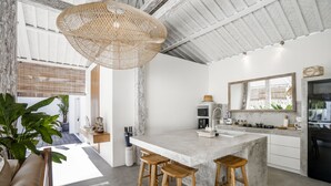 Villa – deluxe, privat basseng, bassengutsikt | Eget kjøkken | Kaffetrakter/tekoker, kjøleskap, mikrobølgeovn og kokeplater