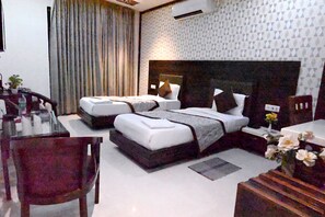 Deluxe Room | Free WiFi - Hotel Badrika Inn (Huzur)
