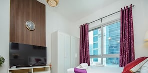 Classic Studio, Non Smoking, Beachside | Living area - Stylish Studio in Dubai Marina Close to the Beach, Mall and Metro (Dubai)
