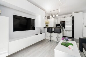 Living room - Apartment Konduktorska Parking, Garden (Wroclaw)