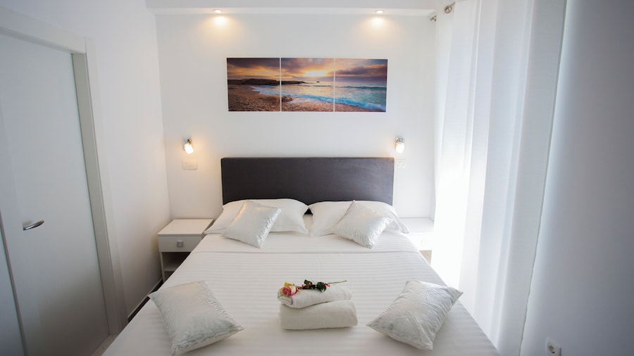 Nirvana Garden Rooms