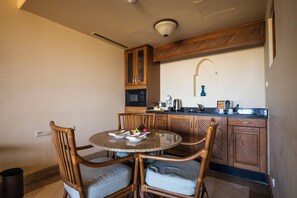 Daily buffet breakfast for a fee