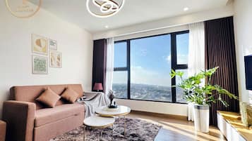 Panoramic Studio Suite | Living room | 45-inch Smart TV with digital channels, Netflix, streaming services