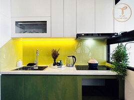 Suite estudio panorámica | Cocina privada | Frigorífico grande, placa de cocina y utensilios de cocina