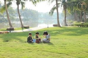 Panoramic Studio Suite | Water view