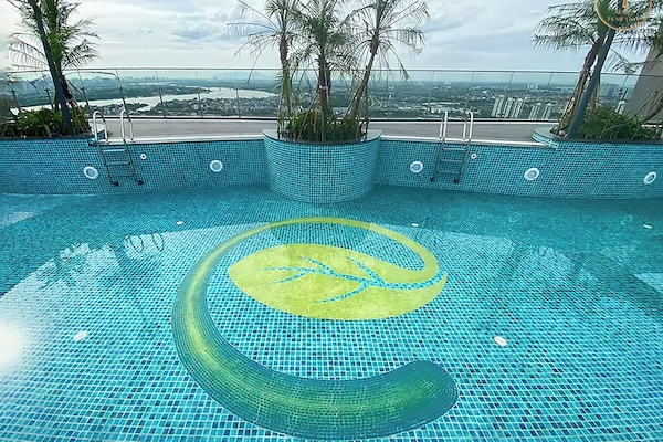 Indoor pool, 2 outdoor pools