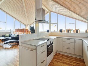 Fridge, microwave, oven, dishwasher - "Hilmer" - 180m from the sea by Interhome (Løkken)