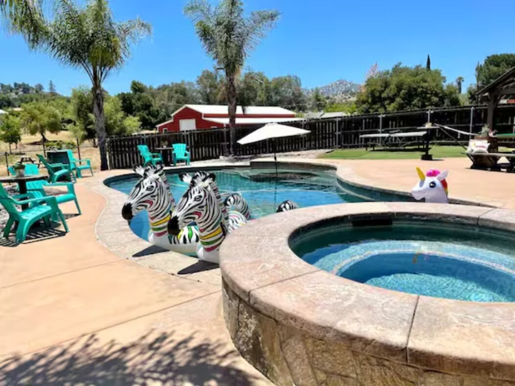 7 BDRM Lux Farm Retreat - Game Room. Pool. HotTub. Chickens. Farm Stand. Events\n