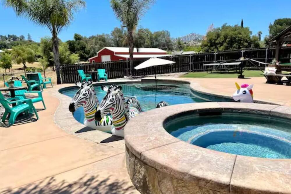 7 BDRM Lux Farm Retreat - Game Room. Pool. HotTub. Chickens. Farm Stand. Events\n