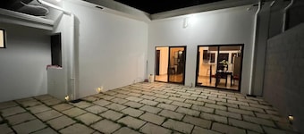 cozy lovely white new house 2 minutes to the mall and gas station