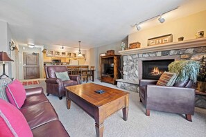 TV, fireplace - Lower Borders 304 (Beaver Creek)