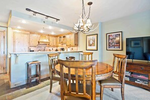 Dining - Lower Borders 208 (Beaver Creek)