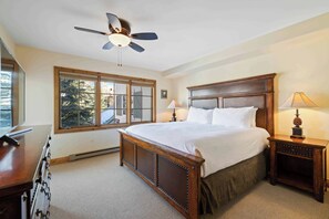 2 bedrooms, iron/ironing board, travel crib, WiFi - Lower Borders 208 (Beaver Creek)