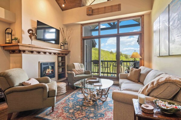 TV, fireplace - Lower Borders 505 (Beaver Creek)