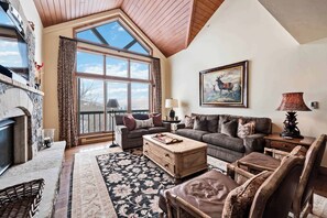 TV, fireplace - Upper Borders 407 (Beaver Creek)